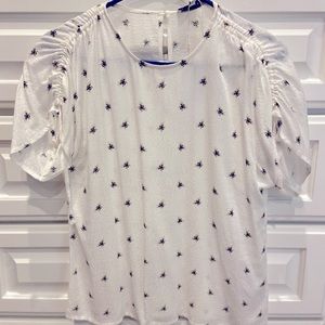 Short sleeve blouse in bee print